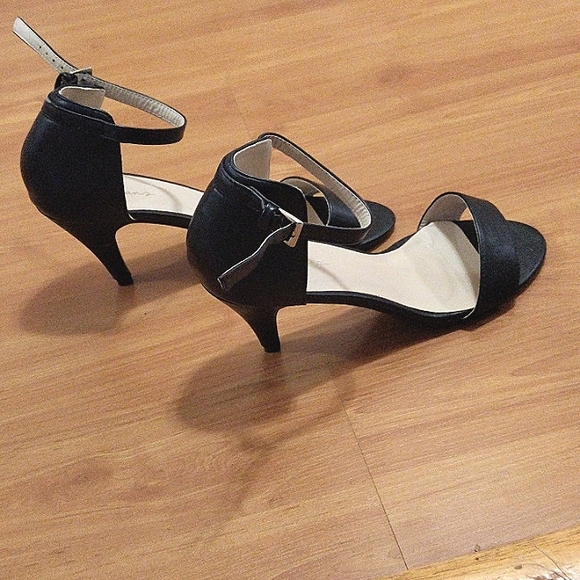 Reitmans 2" heels - Picture 2 of 4